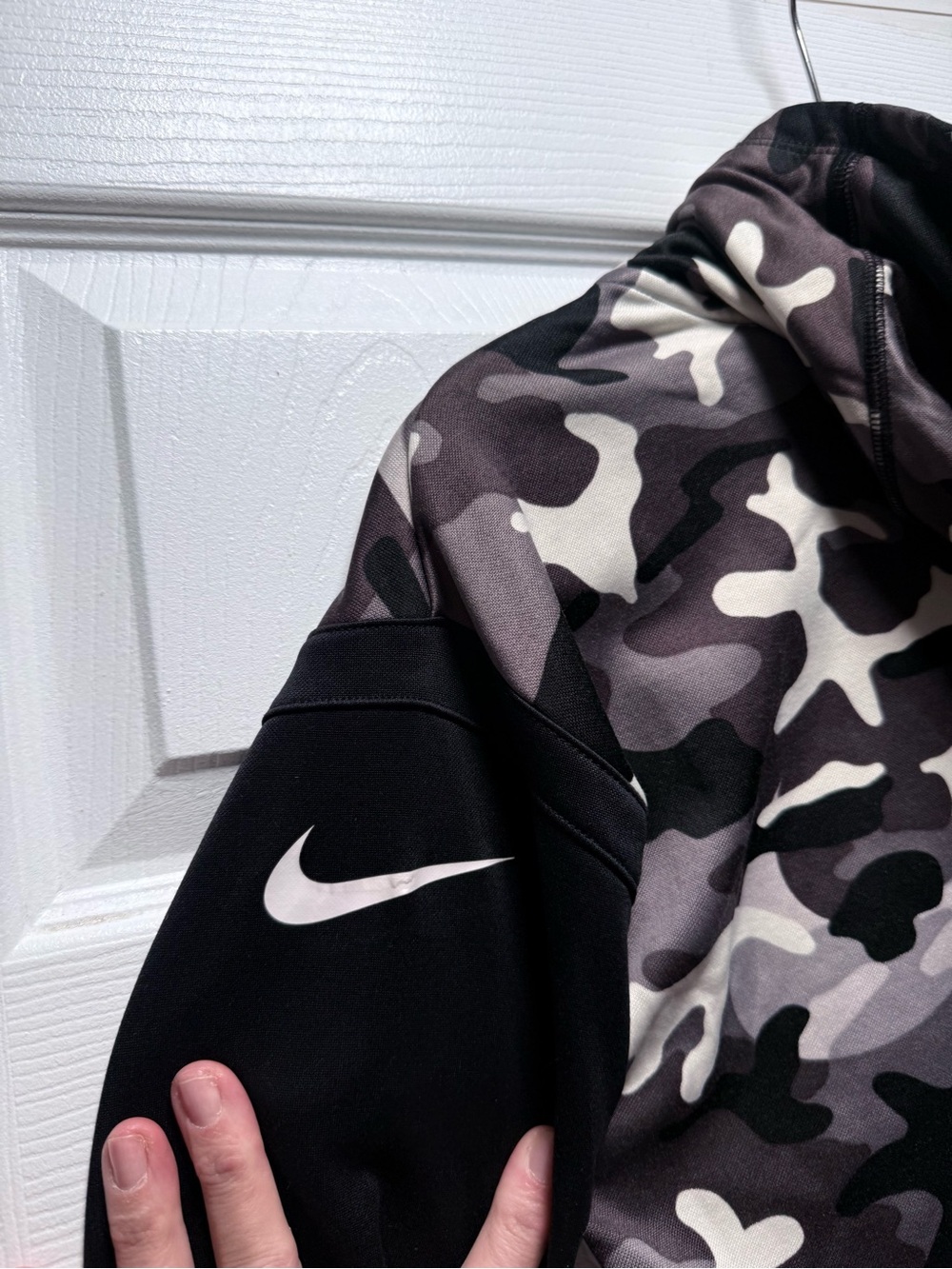 Nike Boy’s Dri Fit Performance Camo Hoodie - Black & Gray - Picture 4 of 4